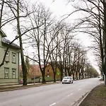 Veerenni Studio, Modern & Central.