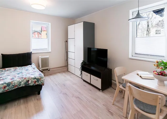 Veerenni Studio, Modern & Central.